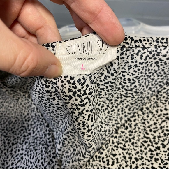 Flowy Lightweight Blouse Polka Dots Micro Animal Print Fitted V Neck Shortsleeve - Picture 7 of 9